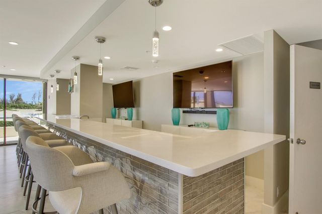 5280 N Ocean Drive 4d, Singer Island, FL 33404