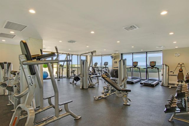 5280 N Ocean Drive 4d, Singer Island, FL 33404