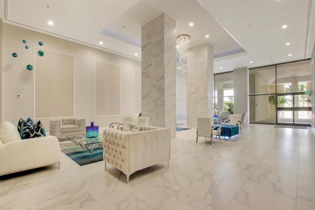 5280 N Ocean Drive 4d, Singer Island, FL 33404