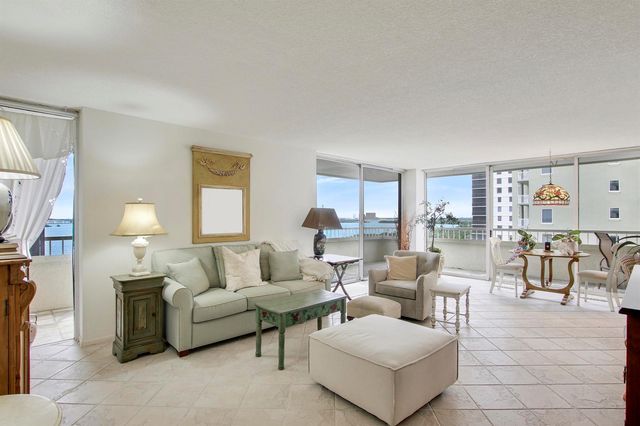 5280 N Ocean Drive 4d, Singer Island, FL 33404