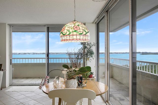 5280 N Ocean Drive 4d, Singer Island, FL 33404
