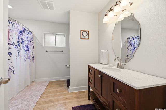 2401 Avenue J, Hondo, TX 78861