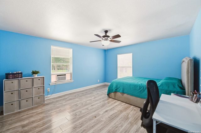 2401 Avenue J, Hondo, TX 78861