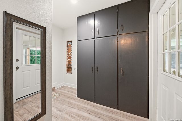 2401 Avenue J, Hondo, TX 78861