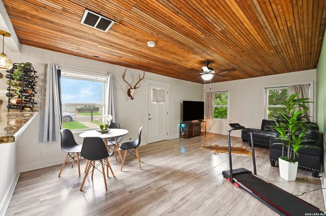 2401 Avenue J, Hondo, TX 78861