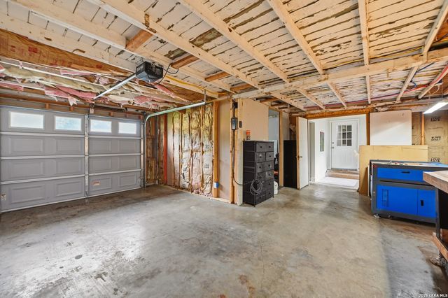2401 Avenue J, Hondo, TX 78861