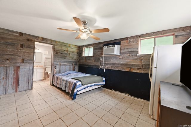 2401 Avenue J, Hondo, TX 78861