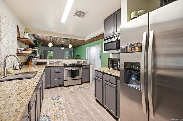 2401 Avenue J, Hondo, TX 78861
