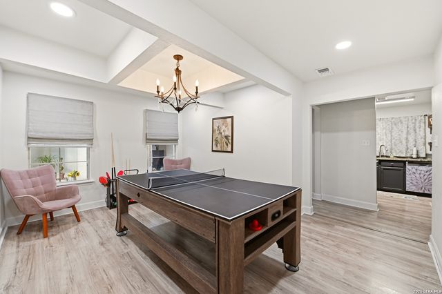 2401 Avenue J, Hondo, TX 78861
