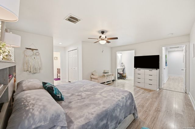2401 Avenue J, Hondo, TX 78861