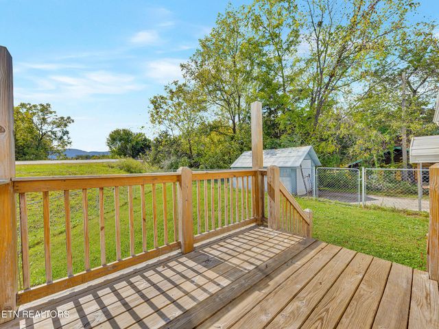 115 Queener St, Jacksboro, TN 37757