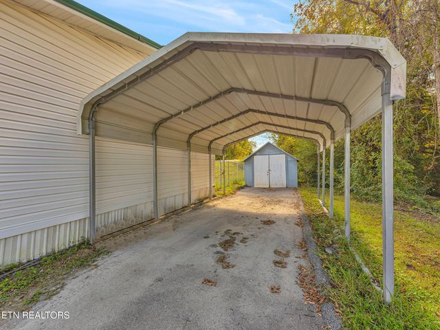 115 Queener St, Jacksboro, TN 37757
