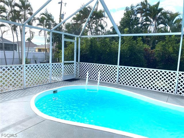 2522 SW 9th PL, Cape Coral, FL 33914