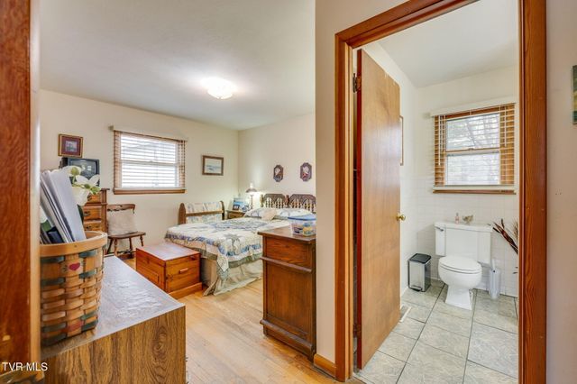 1602 Fairway Drive, Johnson City, TN 37601