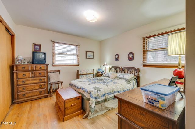 1602 Fairway Drive, Johnson City, TN 37601