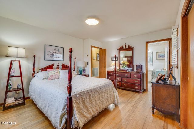 1602 Fairway Drive, Johnson City, TN 37601