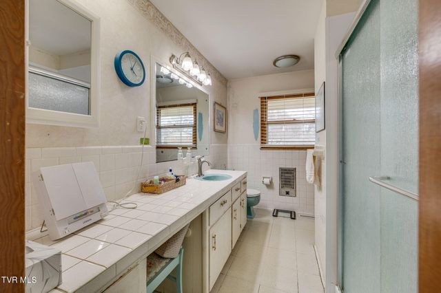 1602 Fairway Drive, Johnson City, TN 37601