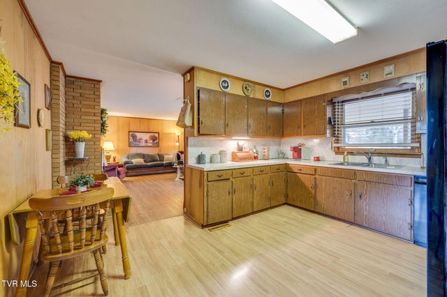 1602 Fairway Drive, Johnson City, TN 37601