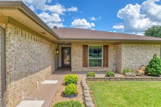 1900 Love Lane, Choctaw, OK 73020