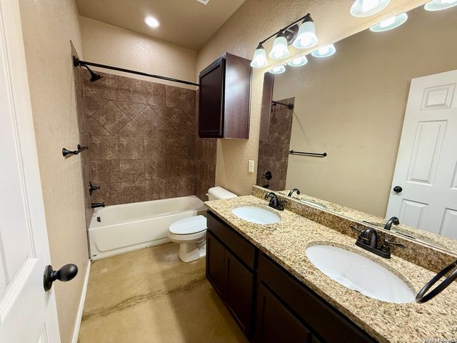 1084 CAROLYN CV, New Braunfels, TX 78130