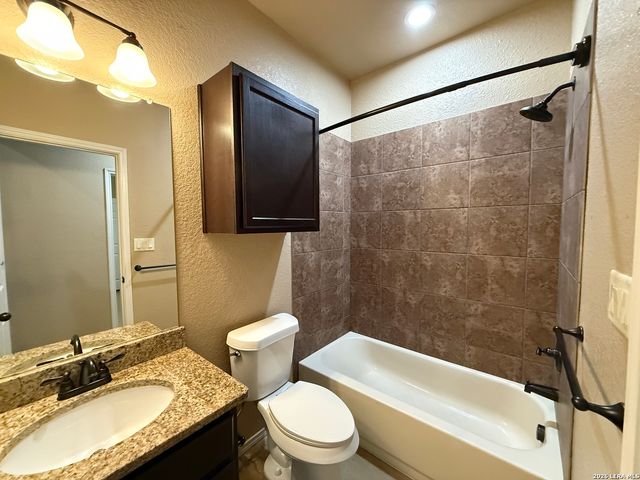 1084 CAROLYN CV, New Braunfels, TX 78130