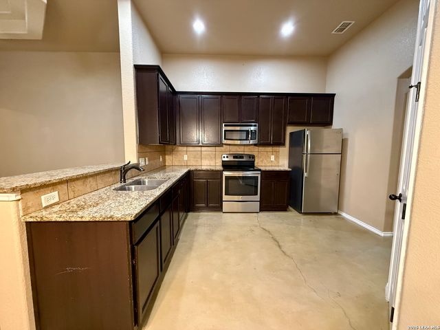 1084 CAROLYN CV, New Braunfels, TX 78130