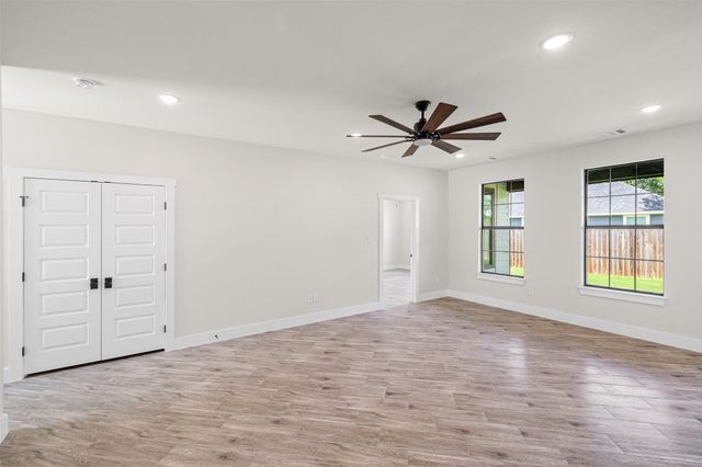 2408 Creek Drive, Granbury, TX 76048
