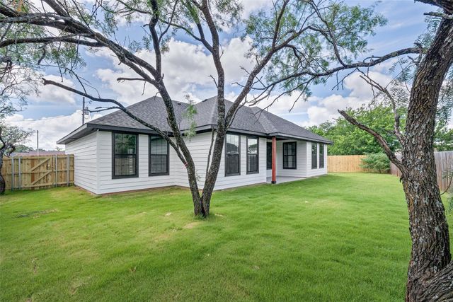 2408 Creek Drive, Granbury, TX 76048