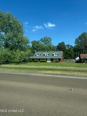 2255 N Sunset Drive, Yazoo City, MS 39194