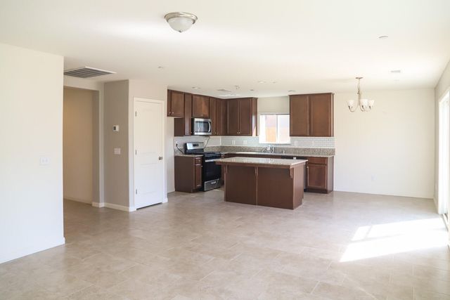 2035 W Chianti Way, Hanford, CA 93230