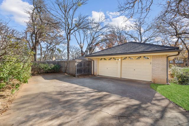 5021 Sugar Lake Road, Fort Worth, TX 76103