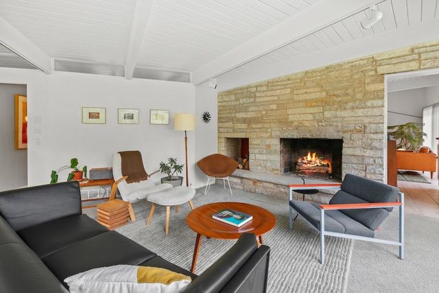 11400 N Mulberry DRIVE, Mequon, WI 53092