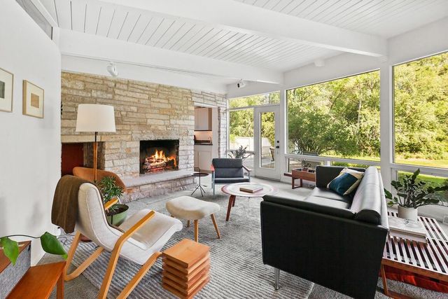 11400 N Mulberry DRIVE, Mequon, WI 53092