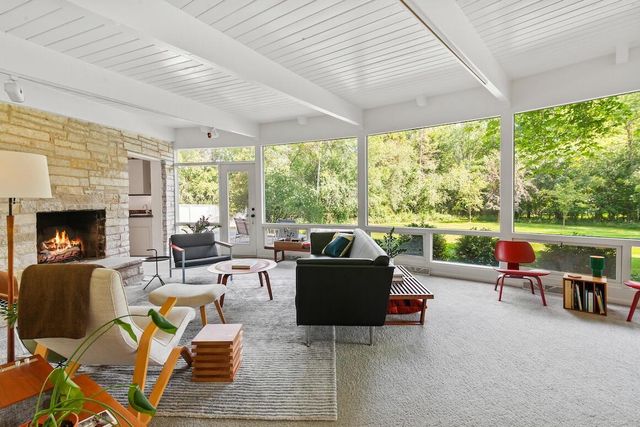 11400 N Mulberry DRIVE, Mequon, WI 53092