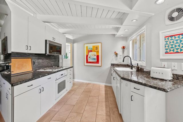 11400 N Mulberry DRIVE, Mequon, WI 53092