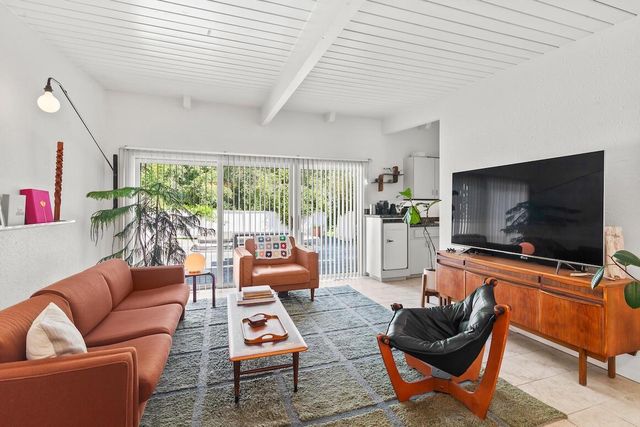 11400 N Mulberry DRIVE, Mequon, WI 53092