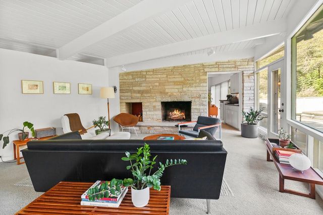 11400 N Mulberry DRIVE, Mequon, WI 53092