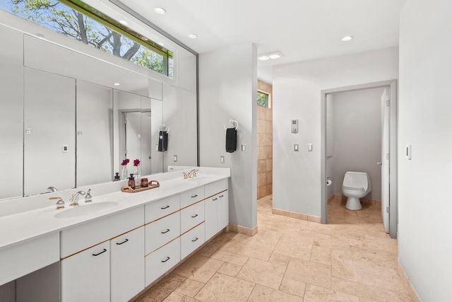 11400 N Mulberry DRIVE, Mequon, WI 53092