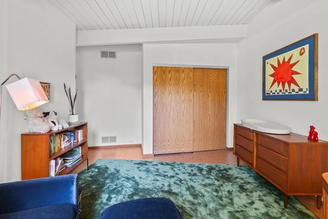 11400 N Mulberry DRIVE, Mequon, WI 53092