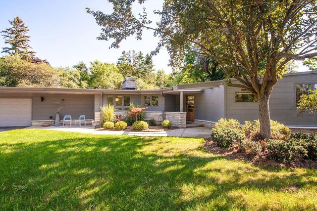 11400 N Mulberry DRIVE, Mequon, WI 53092