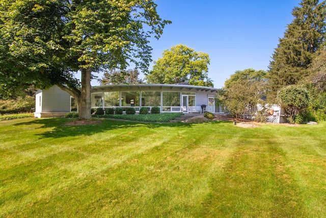 11400 N Mulberry DRIVE, Mequon, WI 53092
