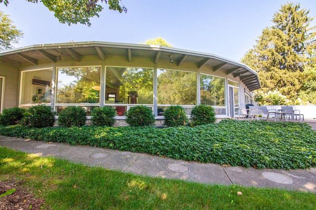 11400 N Mulberry DRIVE, Mequon, WI 53092