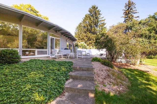 11400 N Mulberry DRIVE, Mequon, WI 53092