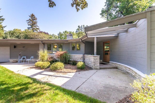 11400 N Mulberry DRIVE, Mequon, WI 53092