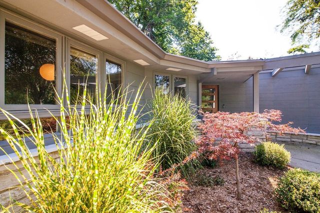 11400 N Mulberry DRIVE, Mequon, WI 53092