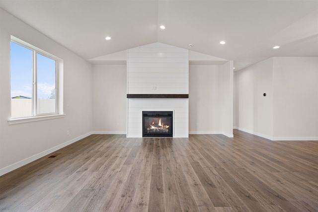 1235 N HIGH DESERT Dr, Deer Park, WA 99006