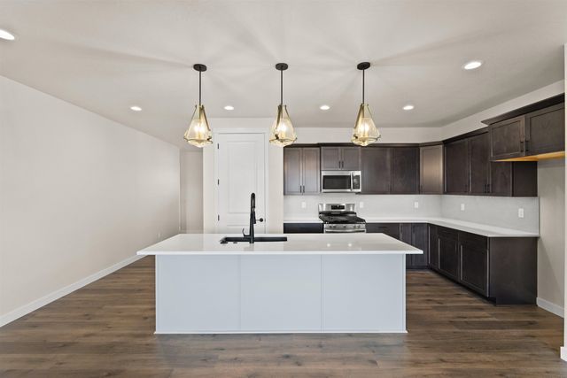 1235 N HIGH DESERT Dr, Deer Park, WA 99006