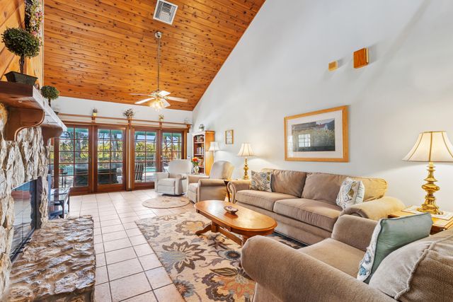 7845 N 167th Ct Court N, Palm Beach Gardens, FL 33418