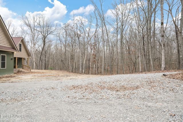 611 Dripping Springs Rd, Monterey, TN 38574