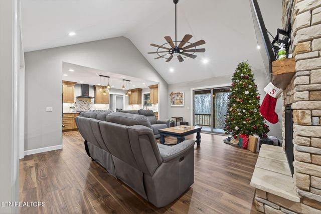 611 Dripping Springs Rd, Monterey, TN 38574